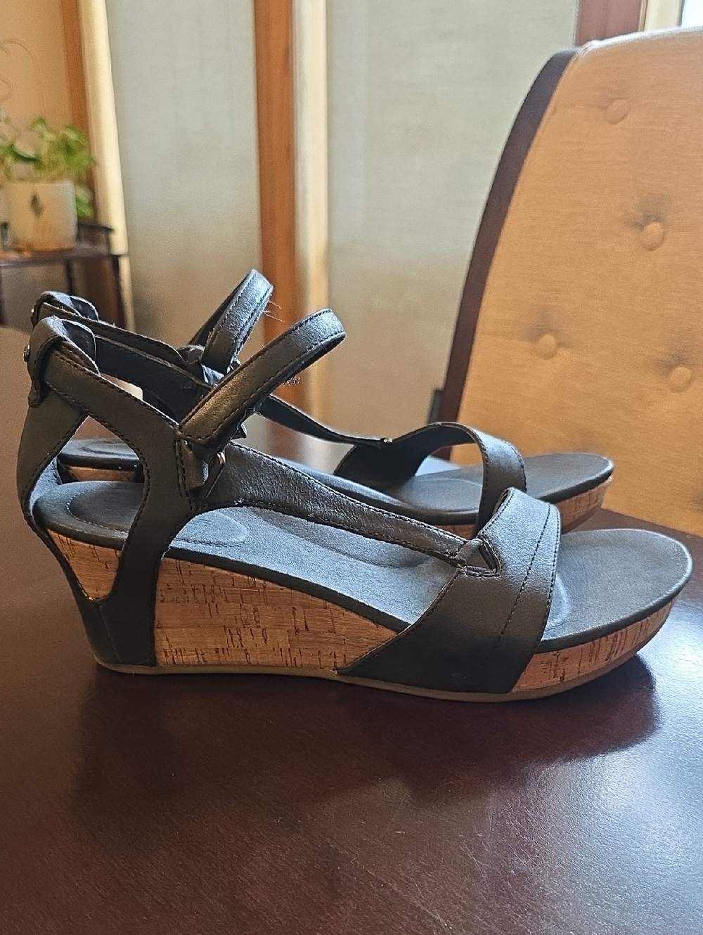 Teva Capri Wedge Sandal Sz 10